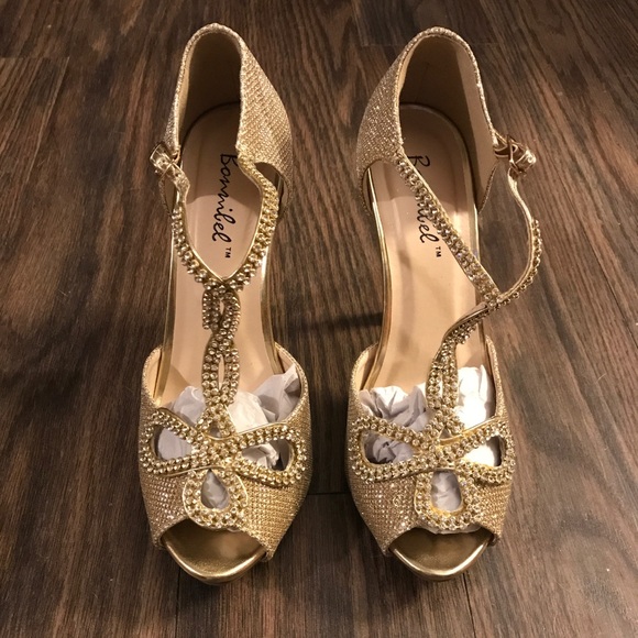 Elegant Gold Heels with Rhinestone Detailing - Picture 3 of 7
